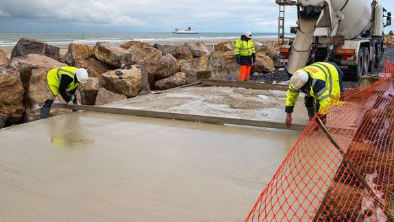 Réaliser une dalle en béton : astuces de coulage et de lissage du béton