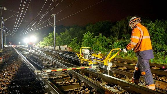 Quels équipements de location pour l’entretien et la réparation des rails de chemin de fer ?