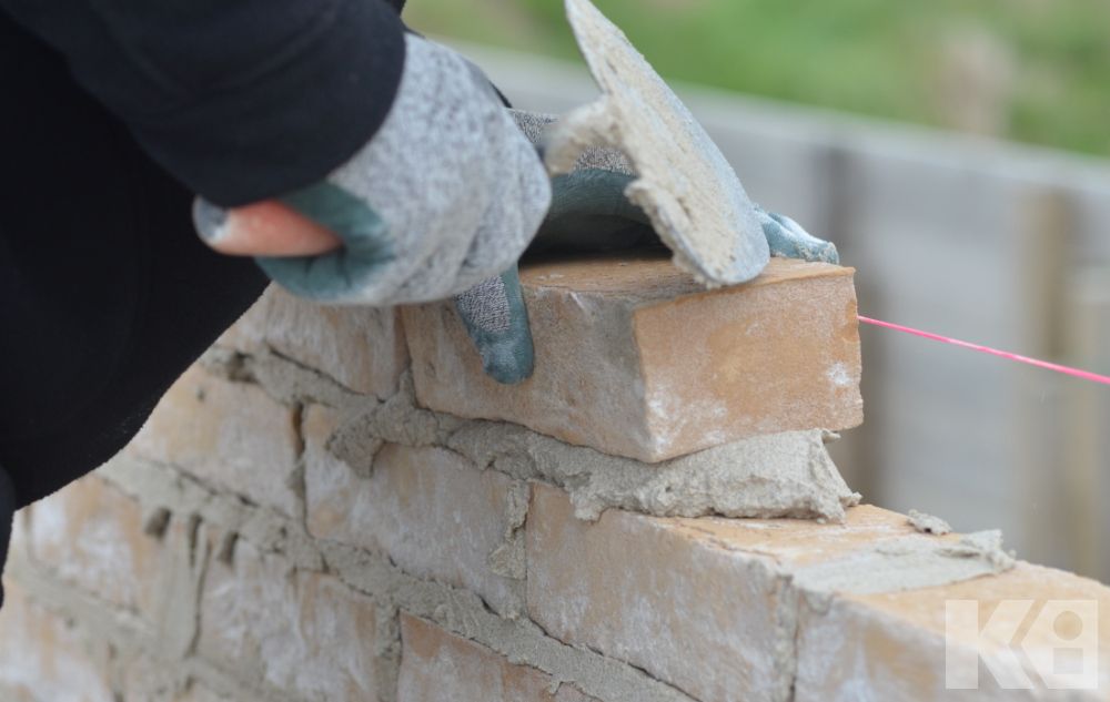 Construire mur en brique