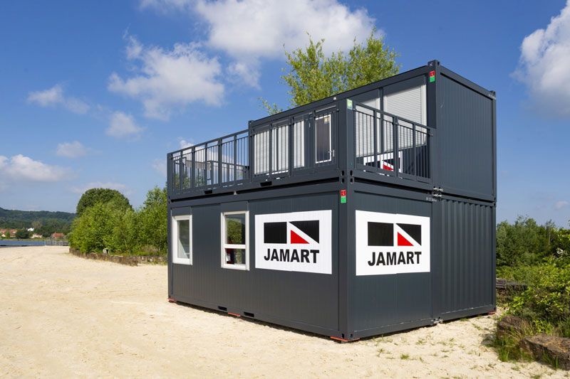 bungalow de chantier sur le sable