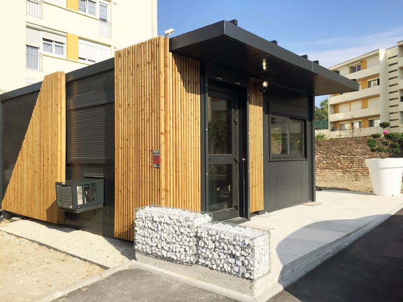 Bureau préfabriqué avec un bardage bois