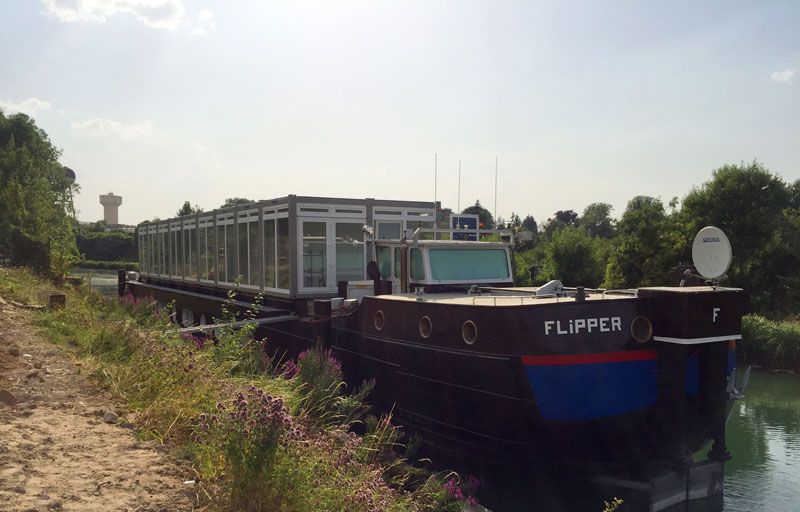 Bureaux modulaires sur une péniche