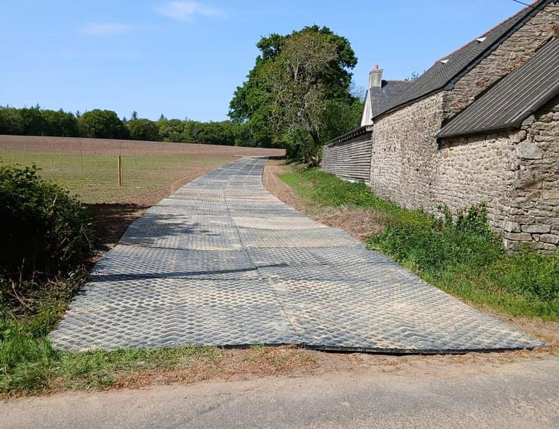 Création d'un accès temporaire à l'aide de plaque de roulage