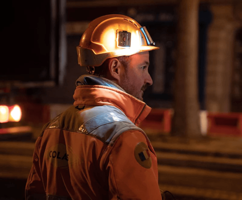 balise lumineuse casque de chantier