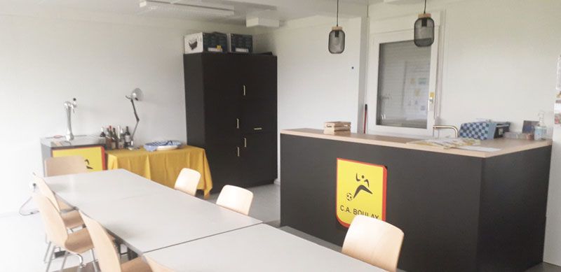 Intérieur du club house modulaire