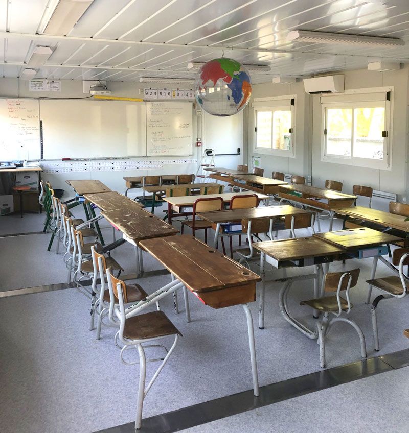 Intérieur salle de classe modulaire