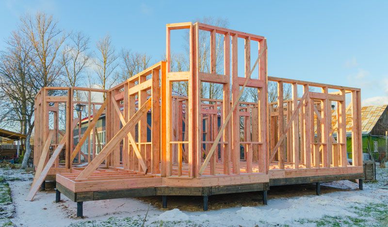 Maison avec fondation en pieux vissés