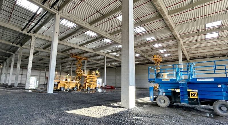 Plateformes élévatrices Kiloutou sur le chantier Delta 3