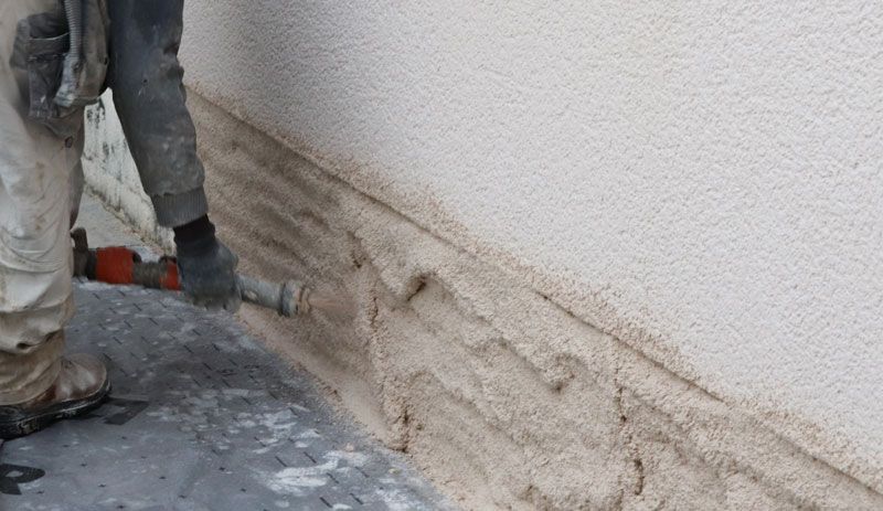 Projeteuse d'enduit pour façade et mur extérieur