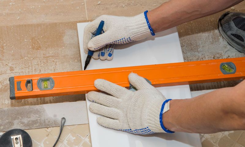 Tracé et mesure pour découpe de carrelage